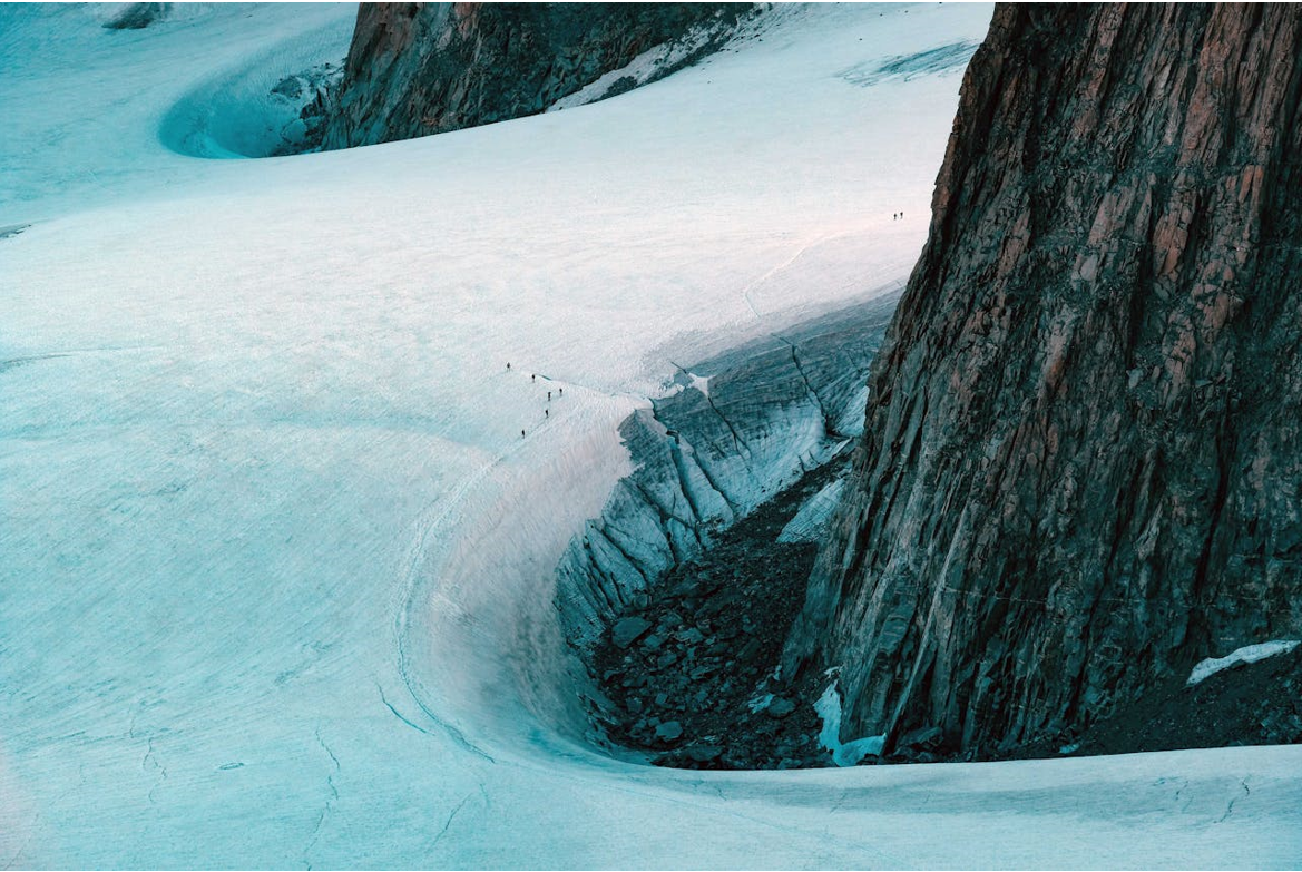Dense snow covering the side of a hill